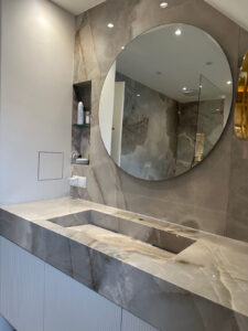 Individuelle Keramikplatte für die Küche – die steinerei