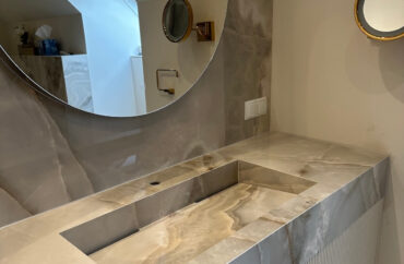 Moderne Küchenarbeitsplatte aus Keramik – die steinerei