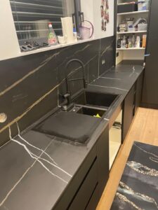 Hochwertige Keramik Küchenarbeitsplatte – Beratung & Montage Wien